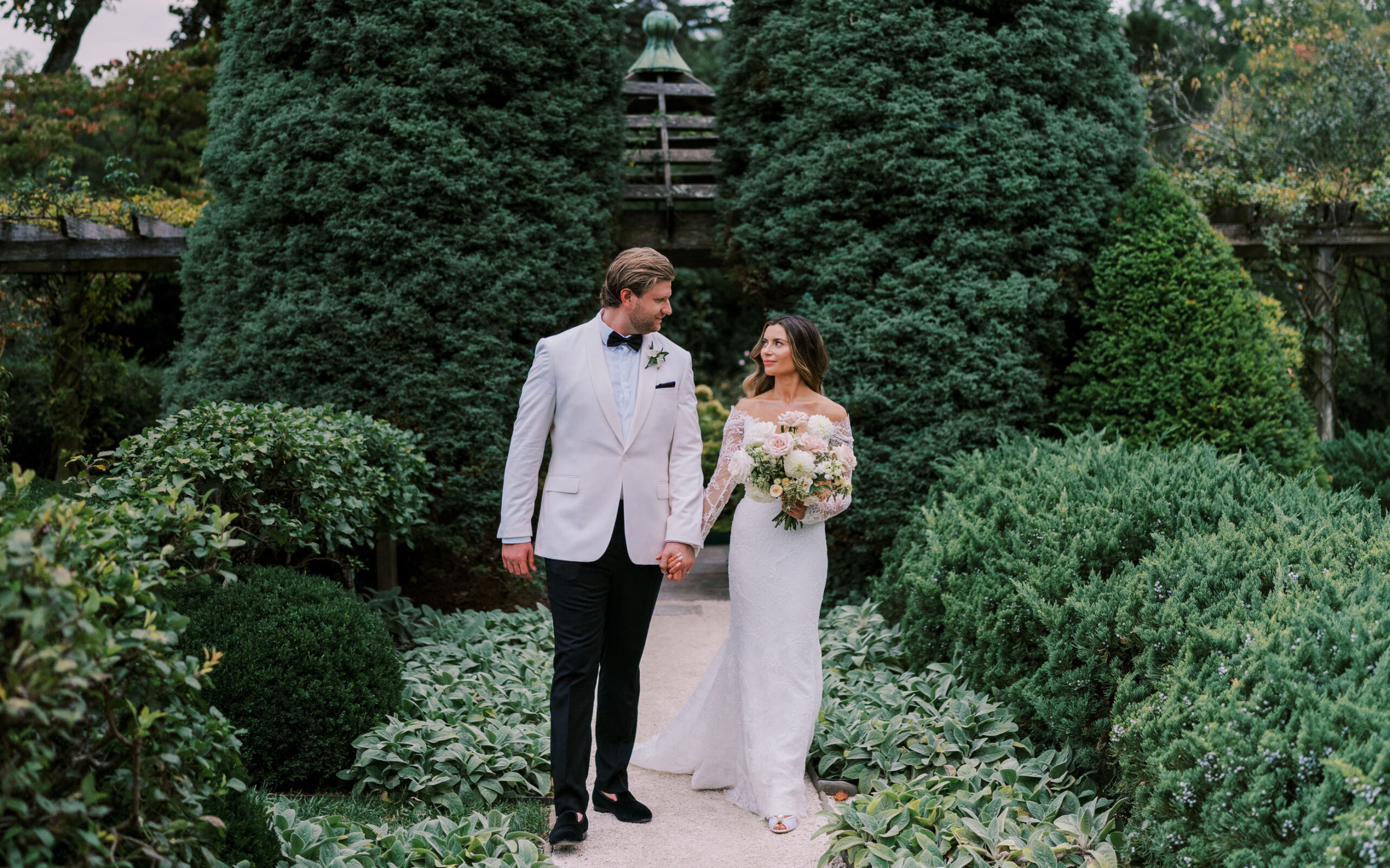 Wedding9-21-24JulieHarrison-VickiGraftonPhotography-632_press Fall landscape in Middleburg